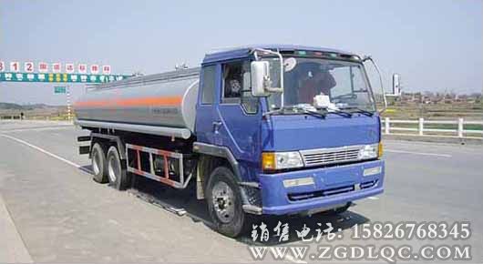 解放后雙橋化工液體運輸車